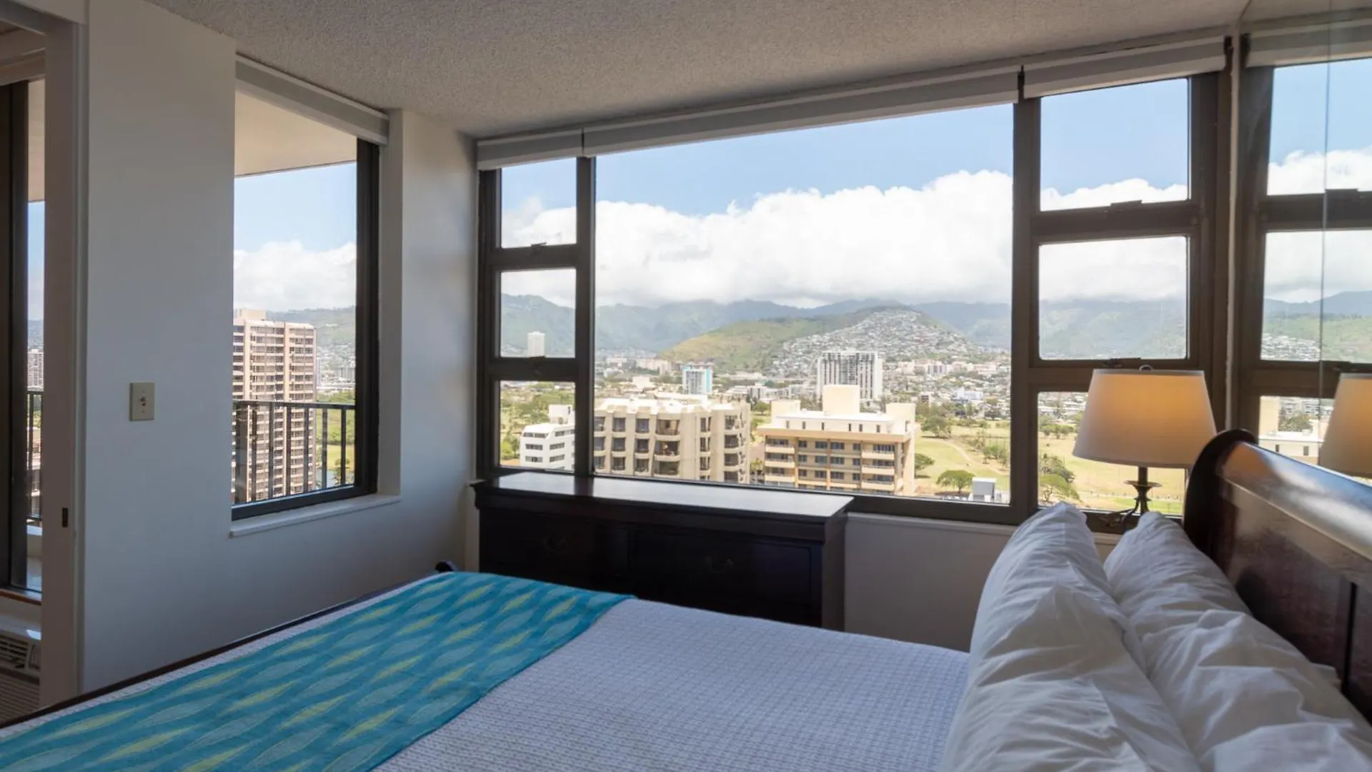 Апартаменты Waikiki Banyan Condo With Mountain Views Near Waikiki Beach, Free Parking Гонолулу США