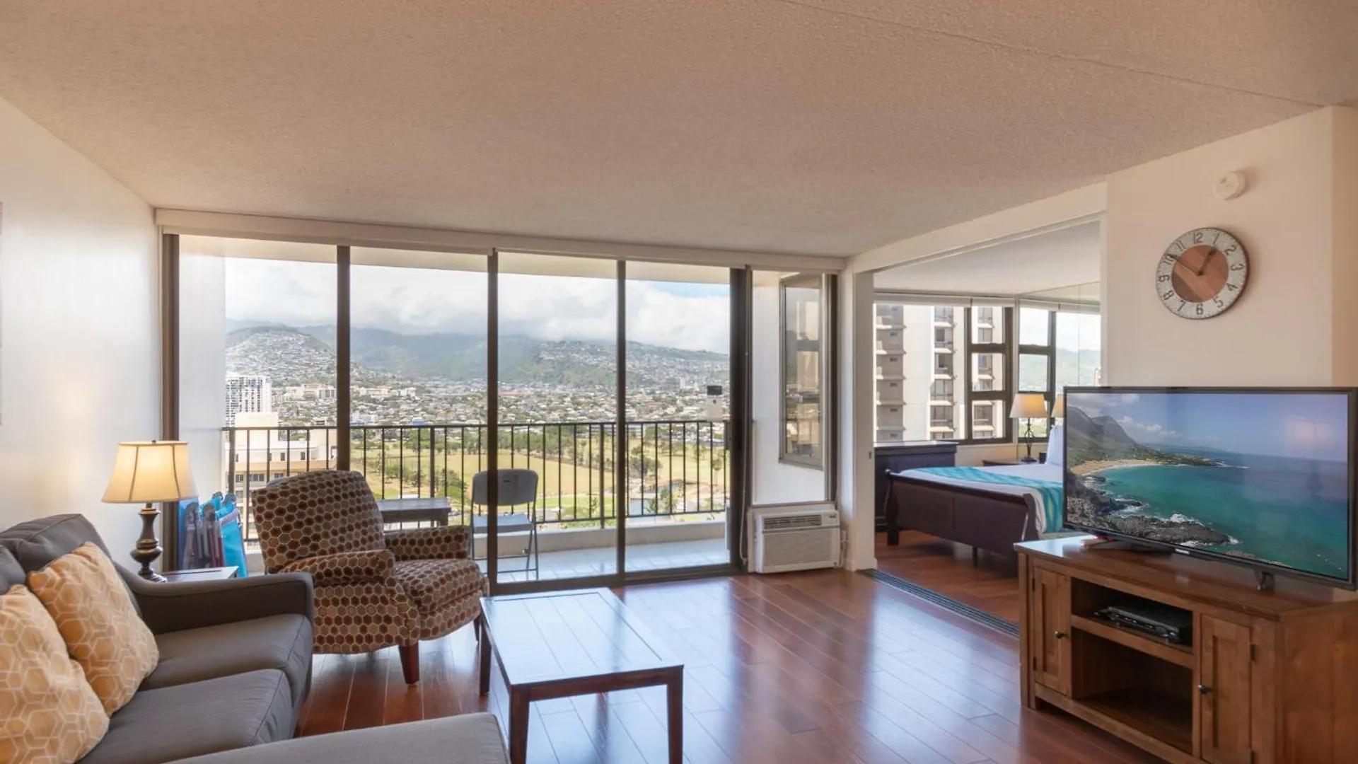 Waikiki Banyan Condo With Mountain Views Near Waikiki Beach, Free Parking Honolulu